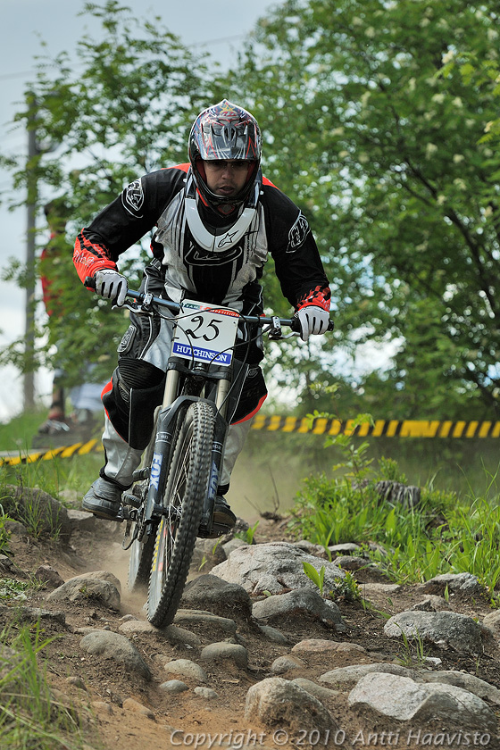 _DSC0189.jpg - Harraste: Aki Pakarinen, dhT. Kalpalinna DH, Nappulakumi DH Cupin osakilpailu Janakkalassa 6.6.2010